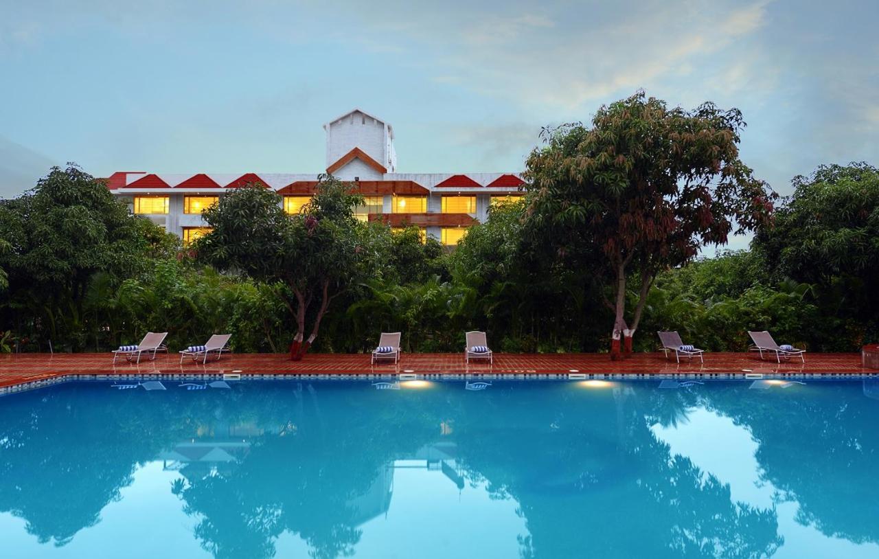 Hotel Sarovar Portico Sasangir Sasan Gir Exterior foto