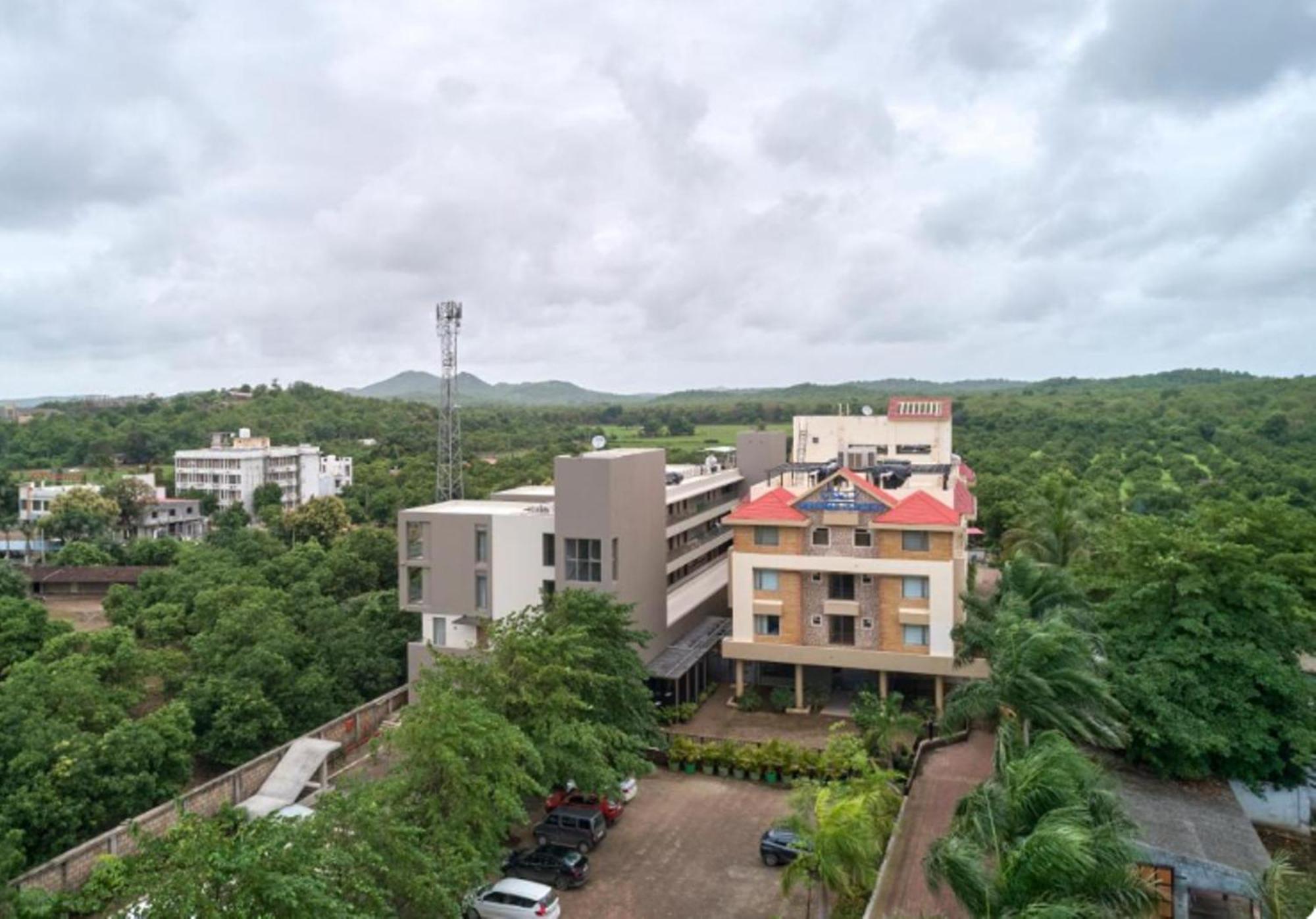 Hotel Sarovar Portico Sasangir Sasan Gir Exterior foto