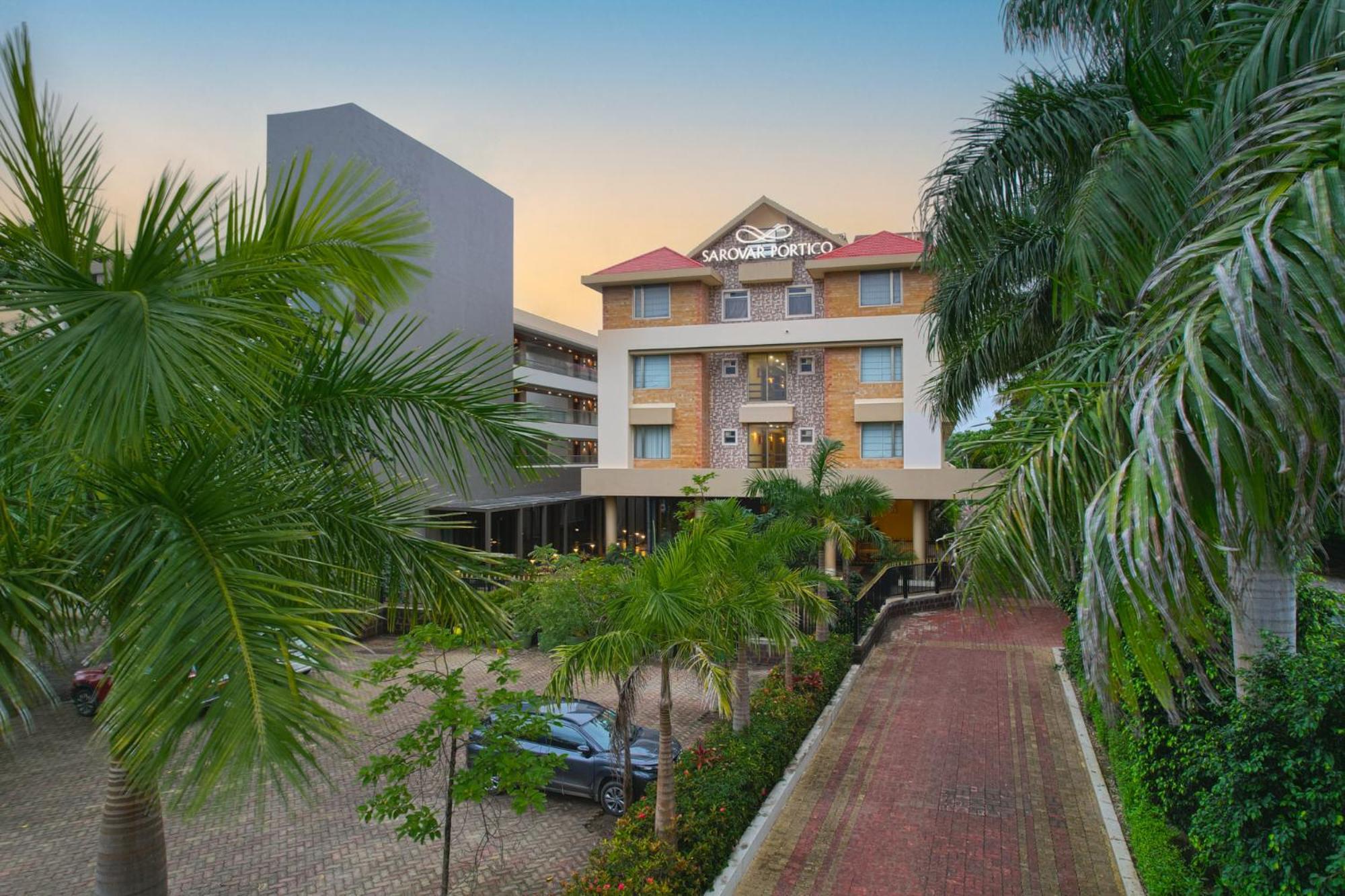 Hotel Sarovar Portico Sasangir Sasan Gir Exterior foto