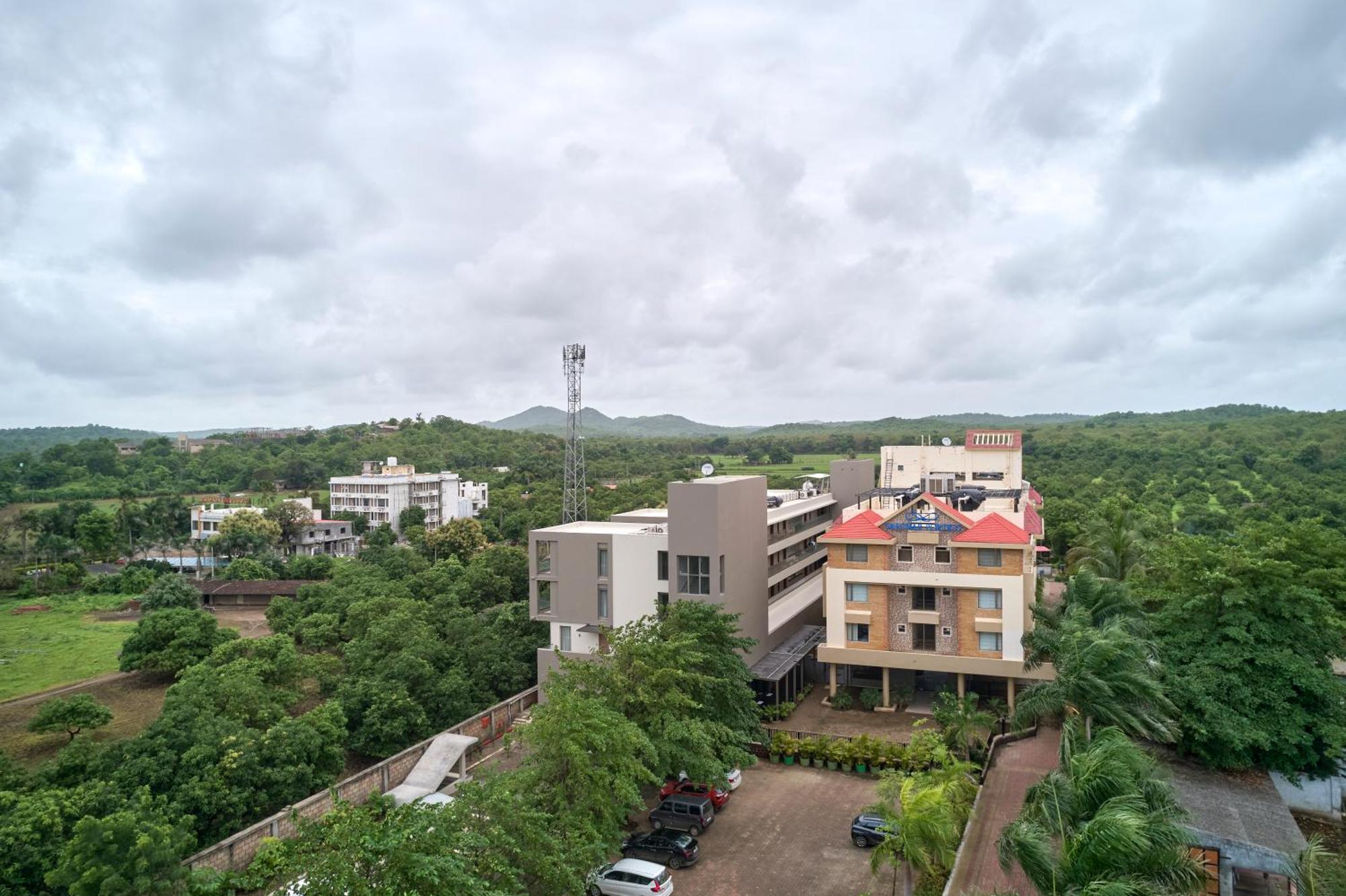 Hotel Sarovar Portico Sasangir Sasan Gir Exterior foto